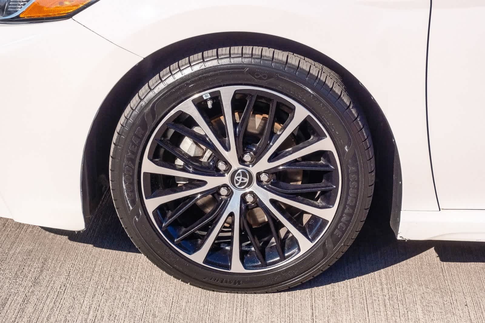 Thumbnail: 2019 Toyota Camry - 10