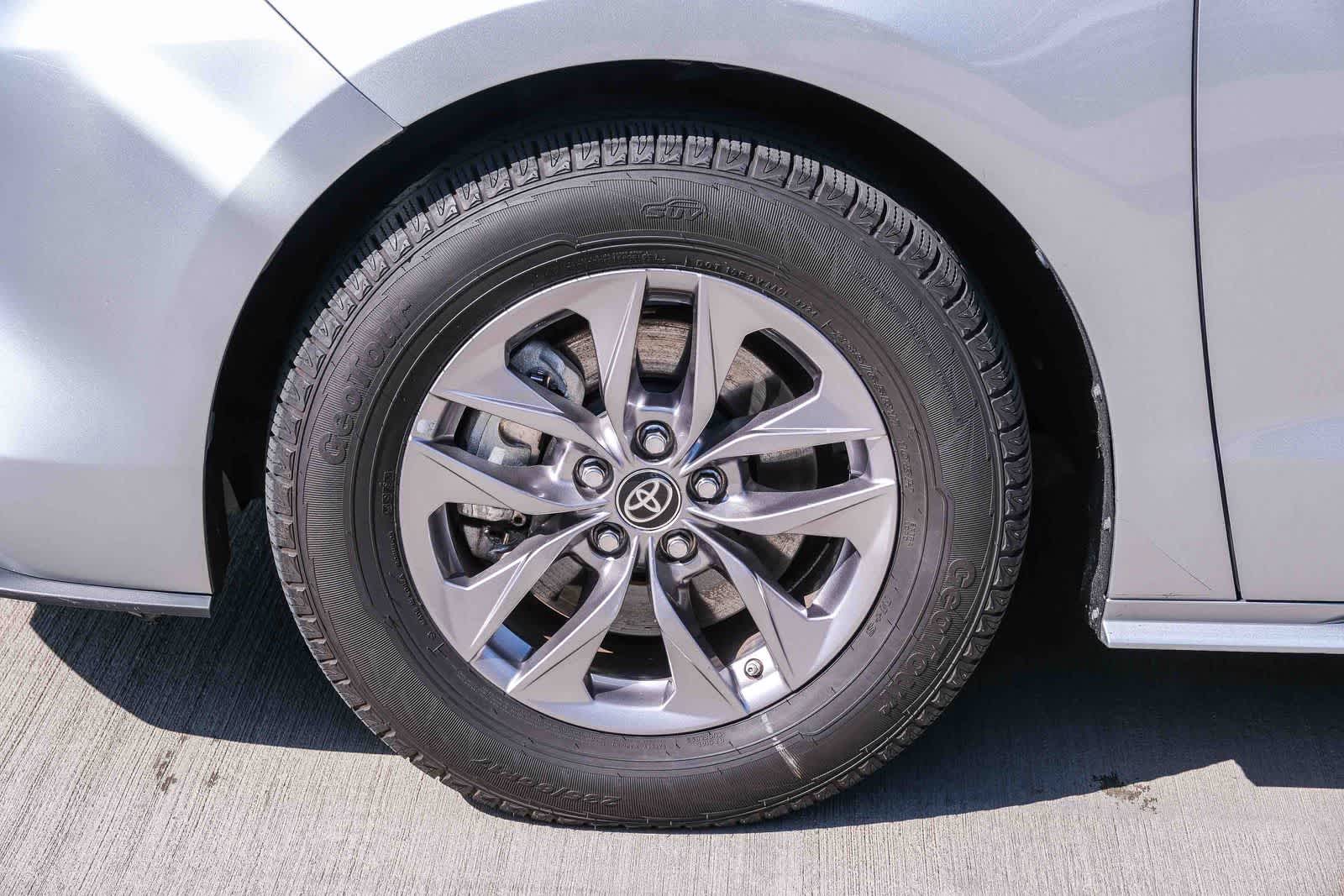 Thumbnail: 2023 Toyota Sienna - 10