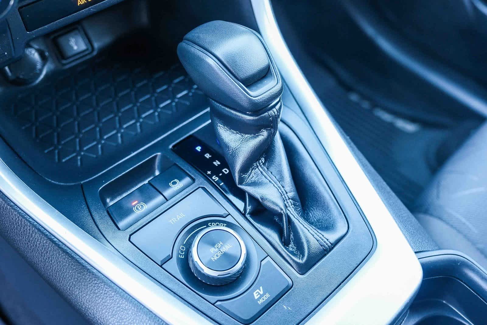 Thumbnail: 2020 Toyota RAV4 - 21