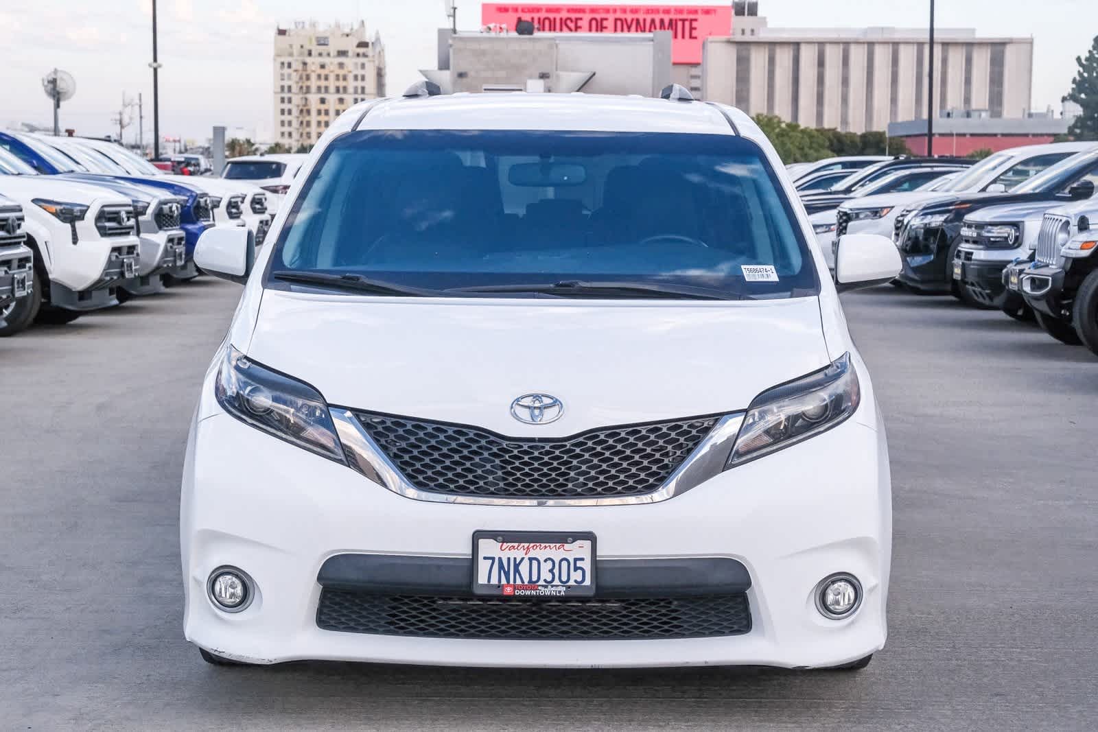 Thumbnail: 2015 Toyota Sienna - 2