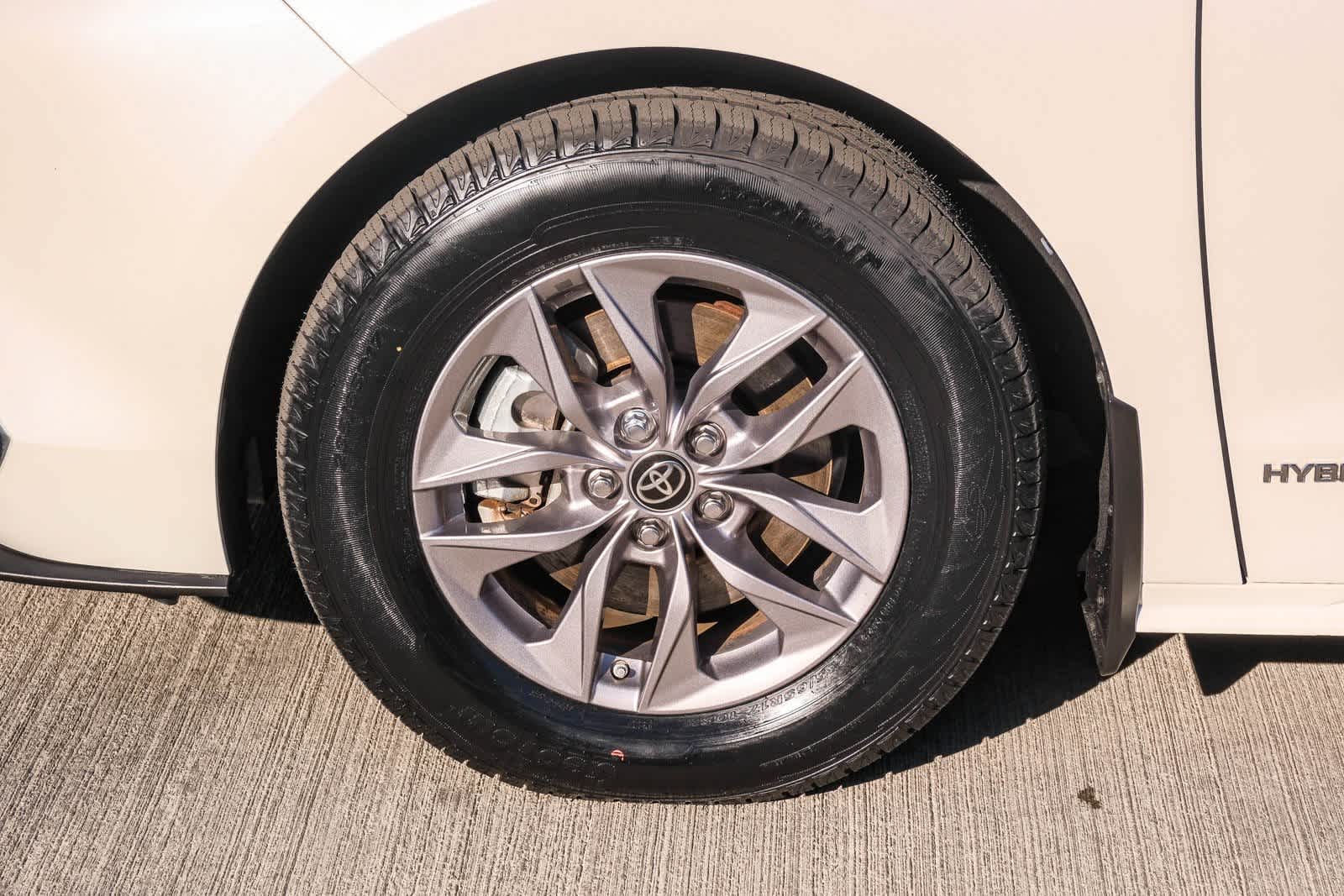 Thumbnail: 2021 Toyota Sienna - 10