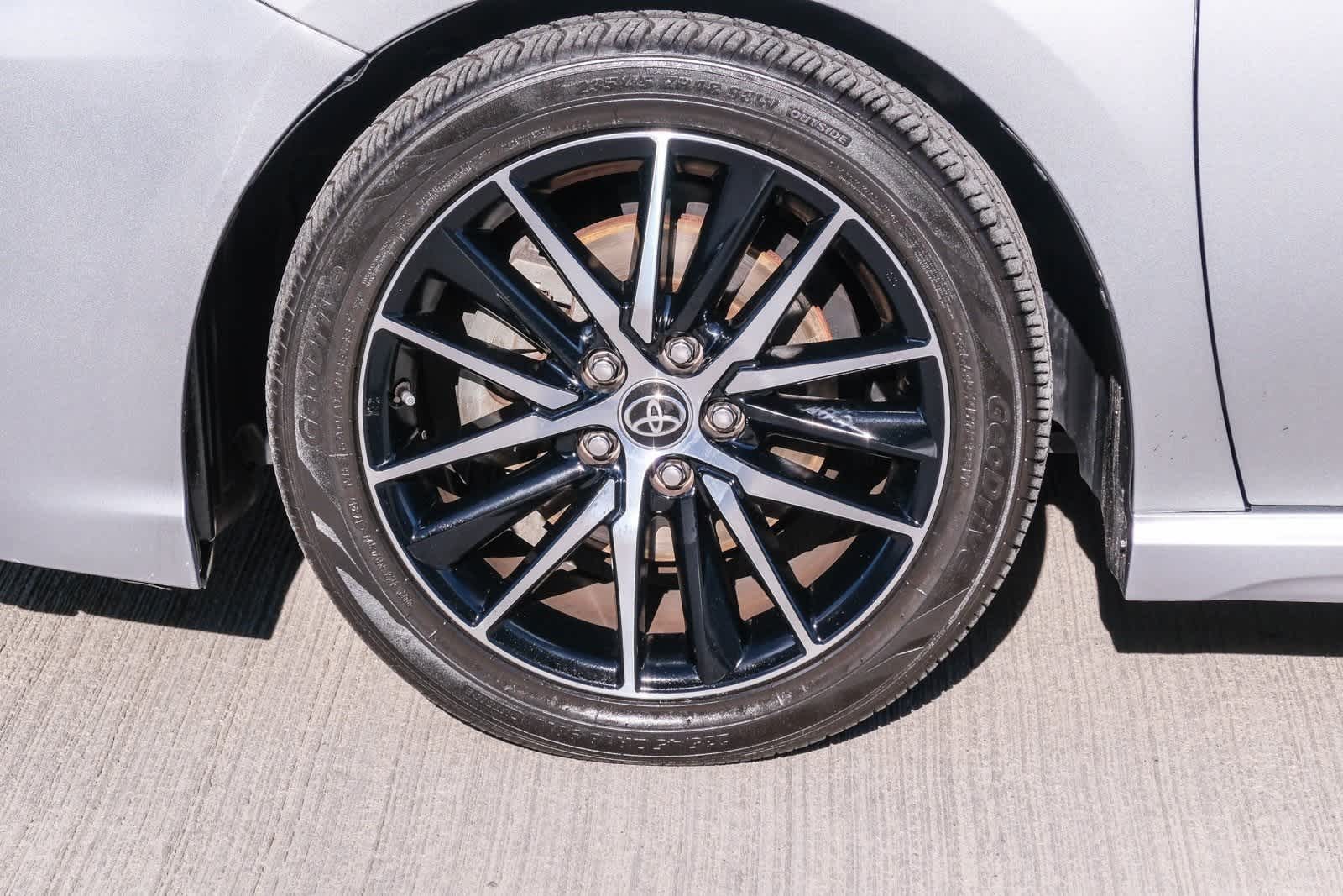 Thumbnail: 2022 Toyota Camry - 10