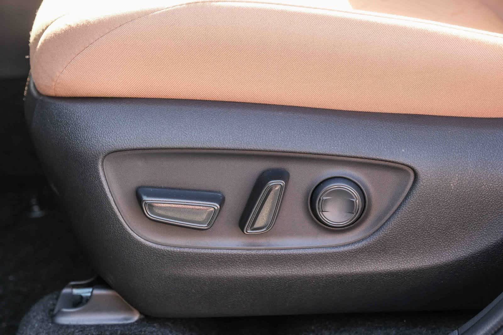 Thumbnail: 2025 Toyota RAV4 - 23