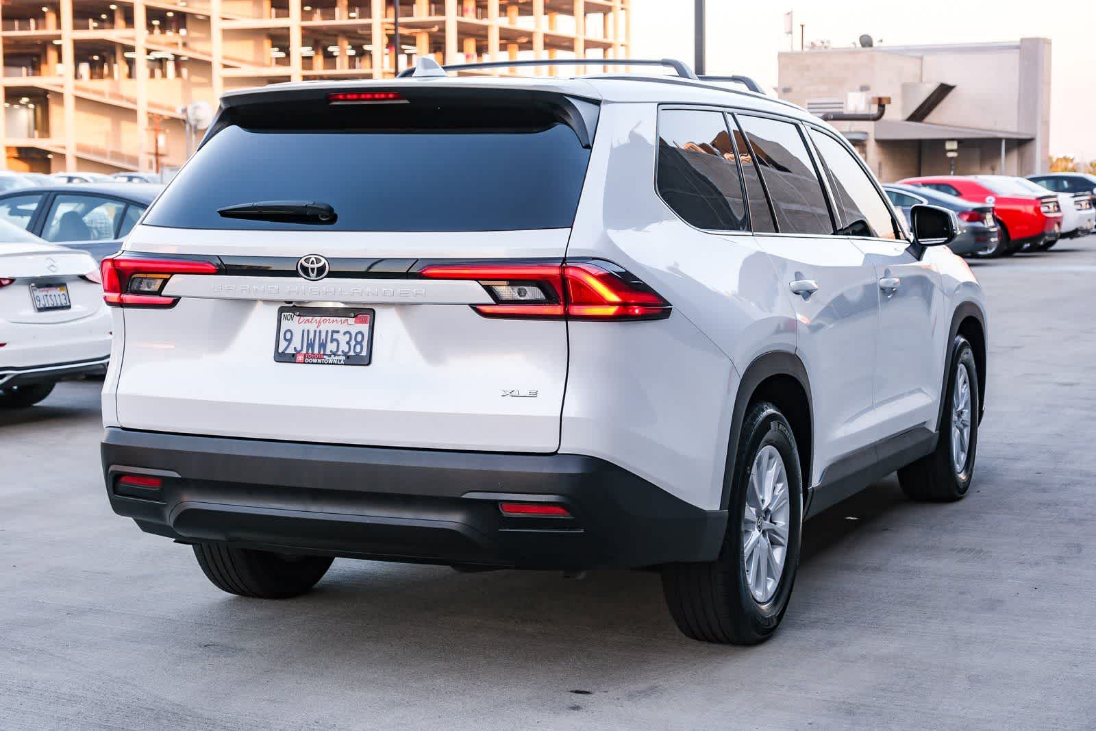 Thumbnail: 2024 Toyota Grand Highlander - 4