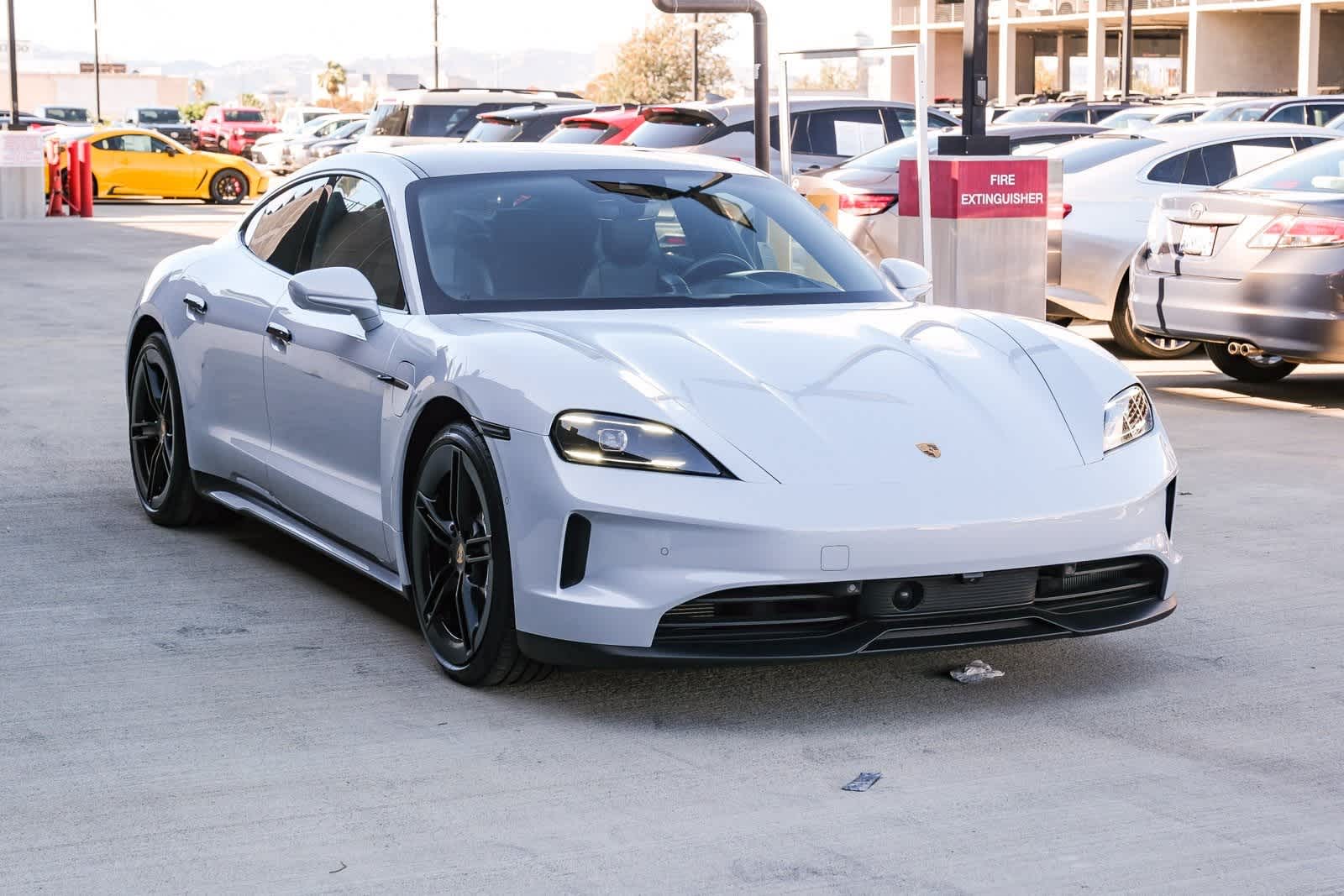 Thumbnail: 2025 Porsche Taycan - 3