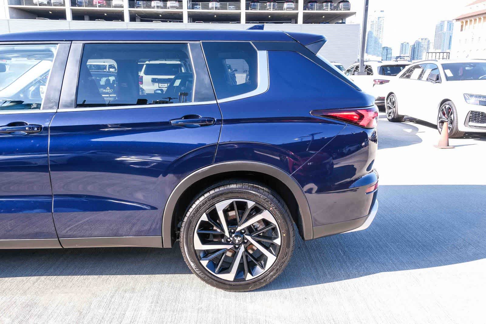 Thumbnail: 2024 Mitsubishi Outlander - 7