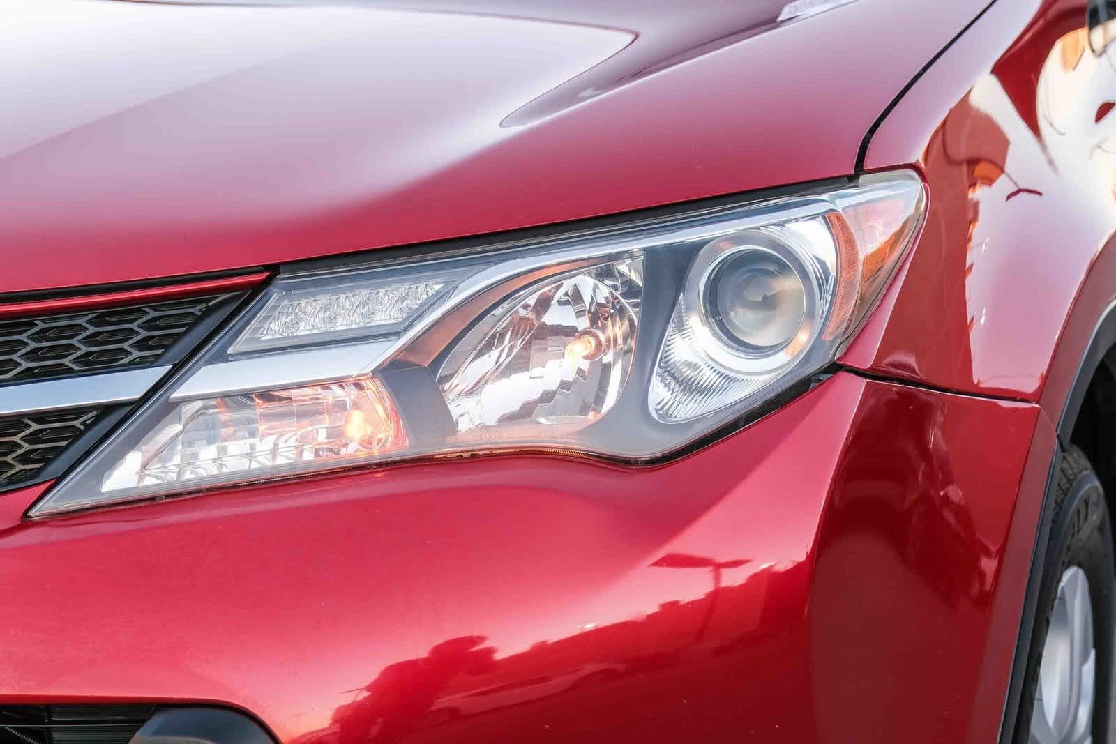 Thumbnail: 2015 Toyota RAV4 - 11