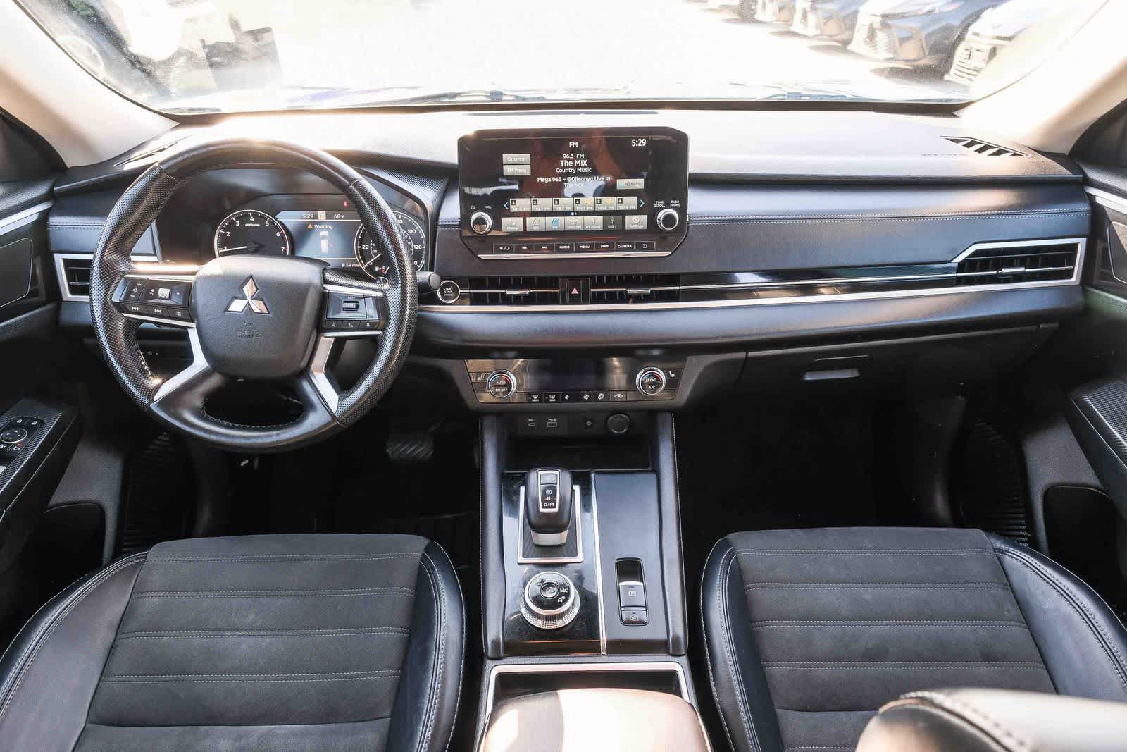 Thumbnail: 2024 Mitsubishi Outlander - 12