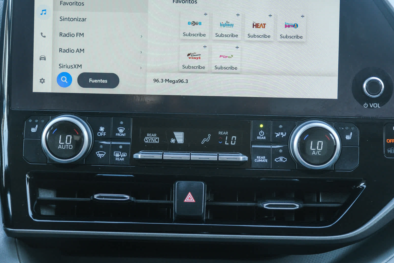 Thumbnail: 2023 Toyota Highlander - 16