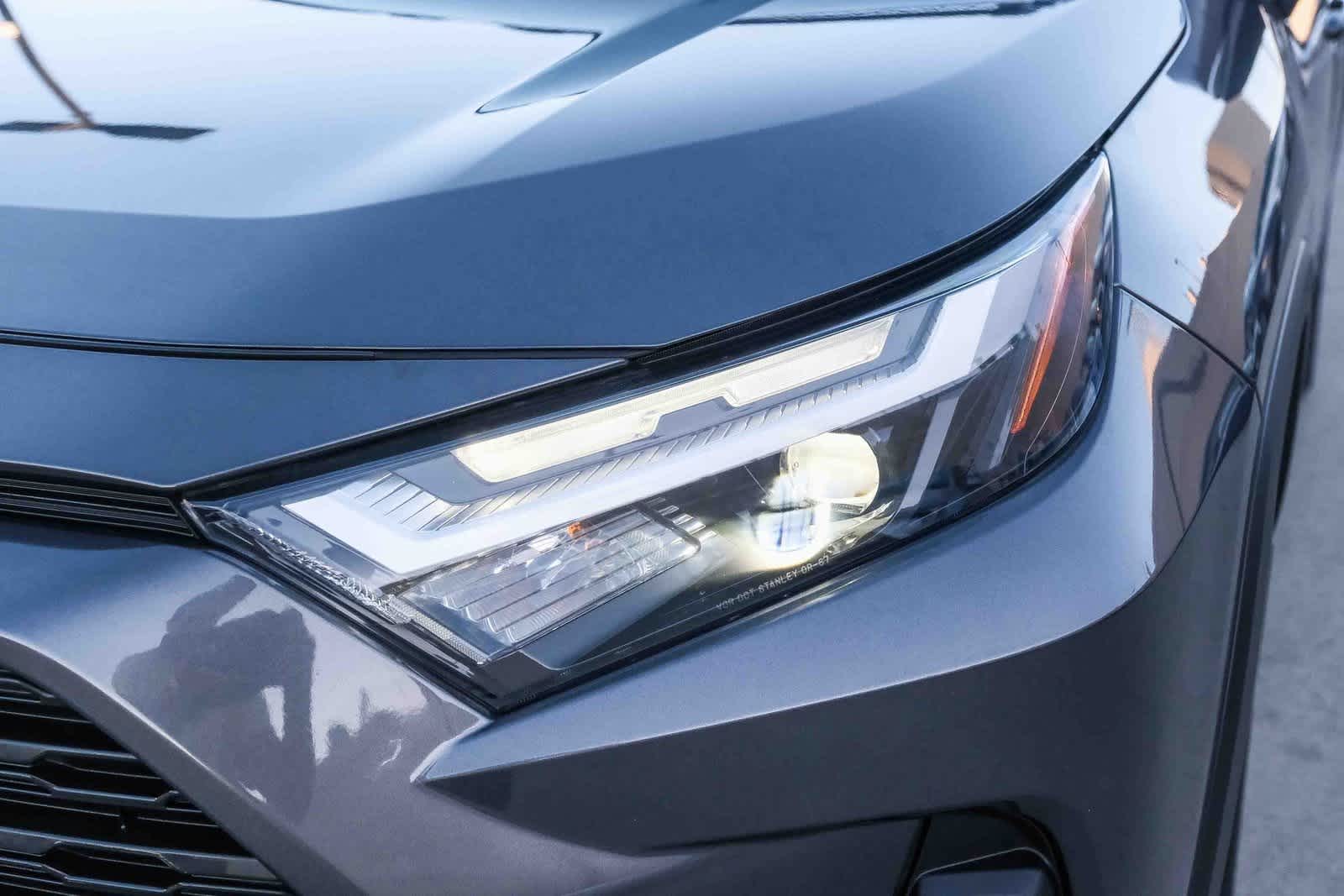 Thumbnail: 2022 Toyota RAV4 - 11