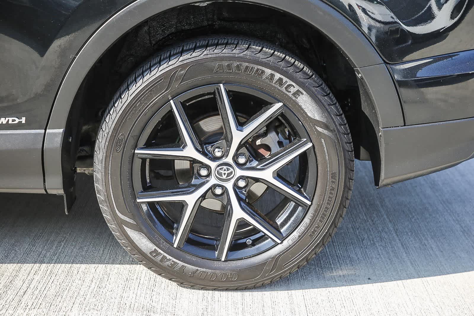 Thumbnail: 2018 Toyota RAV4 - 12