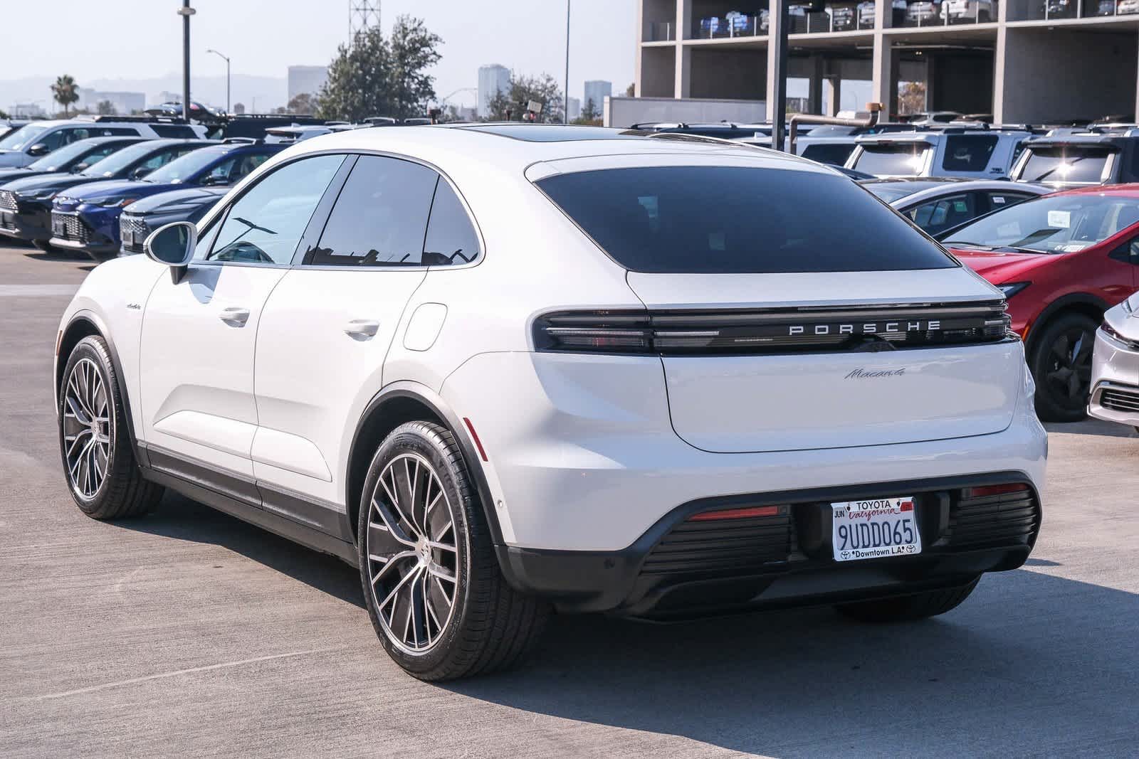 Thumbnail: 2024 Porsche Macan - 6