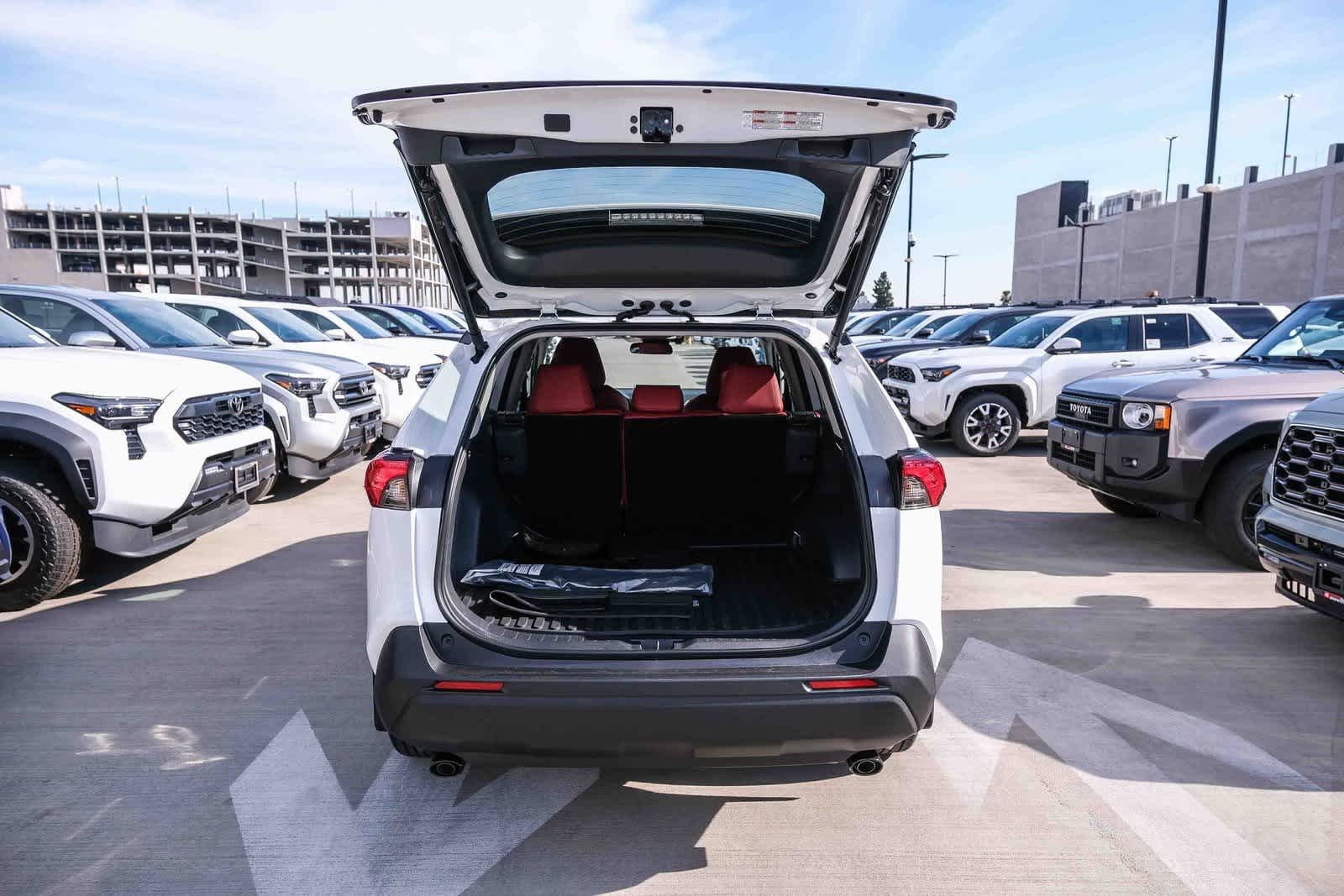 Thumbnail: 2025 Toyota RAV4 - 26