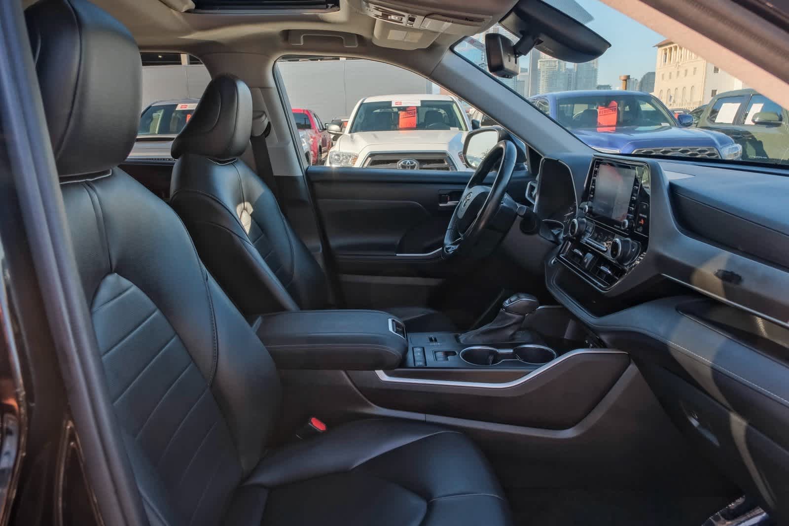 Thumbnail: 2021 Toyota Highlander - 17