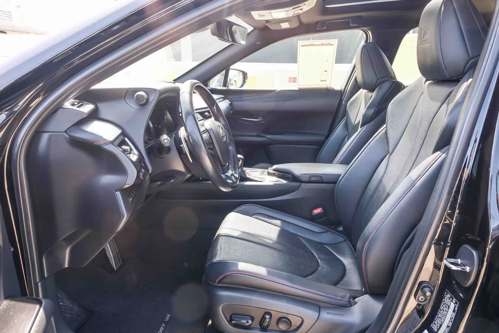 Thumbnail: 2020 Lexus UX - 18