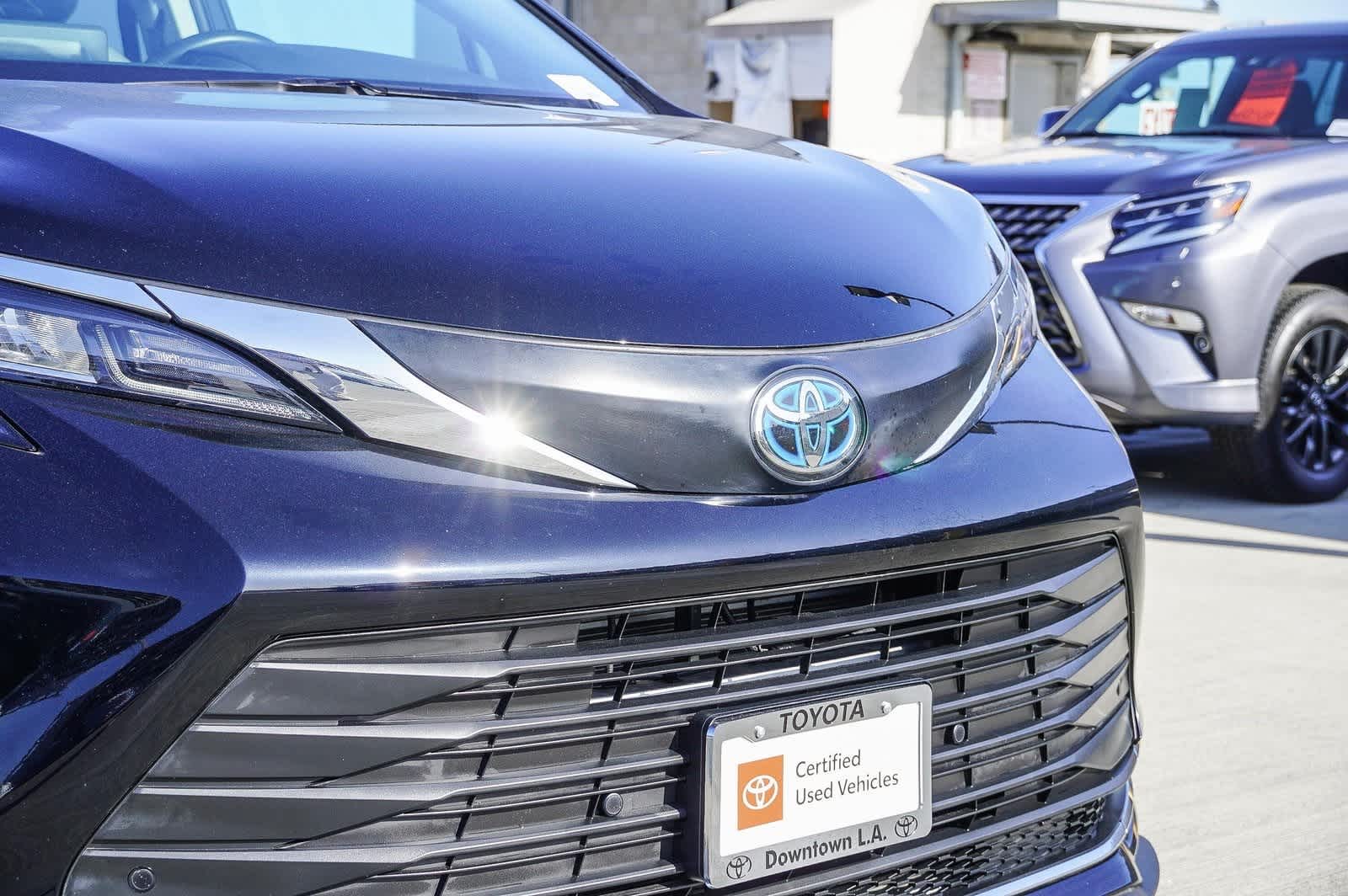 2023 Toyota Sienna XLE 12