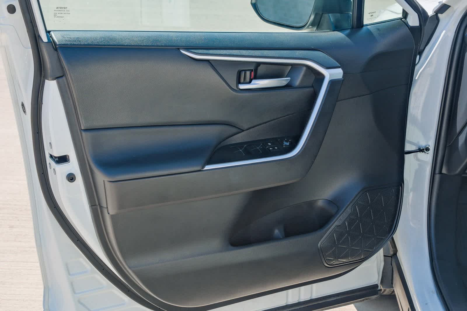 Thumbnail: 2021 Toyota RAV4 - 22