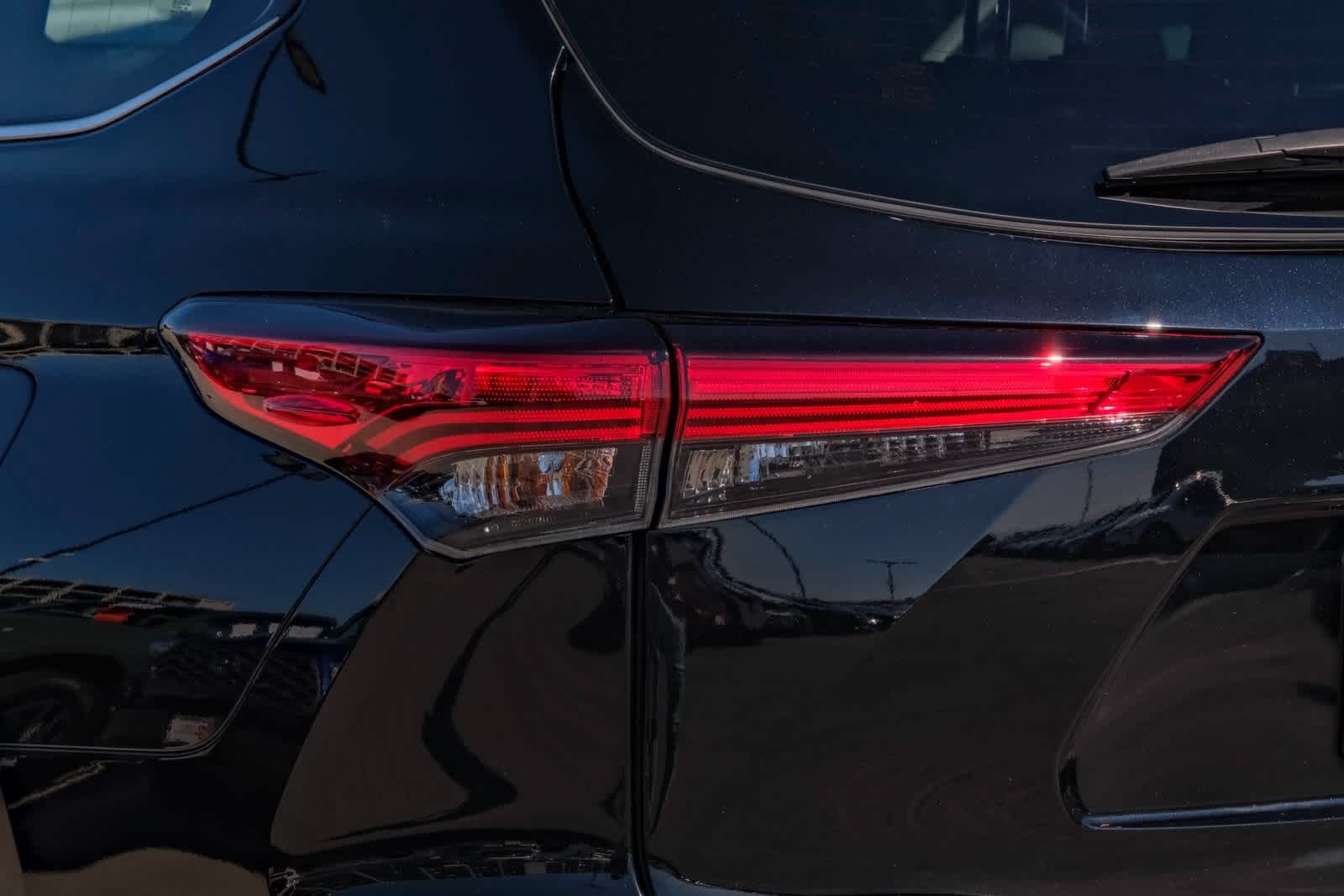 Thumbnail: 2023 Toyota Highlander - 7