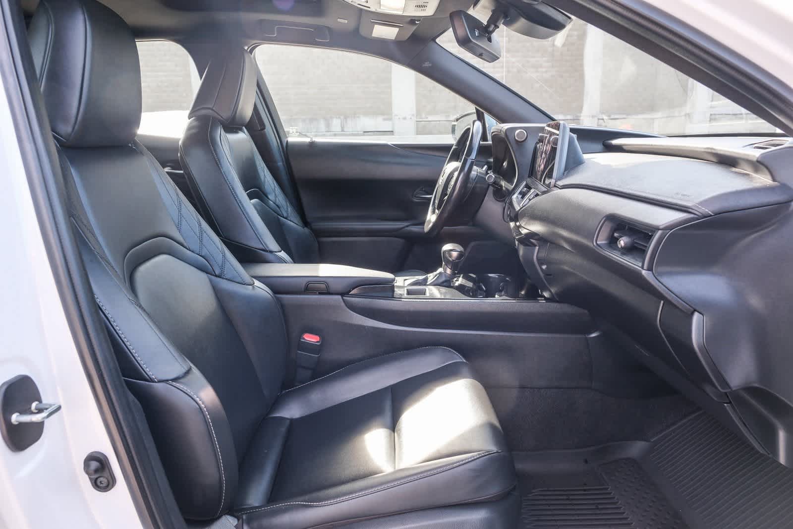 Thumbnail: 2024 Lexus UX - 15