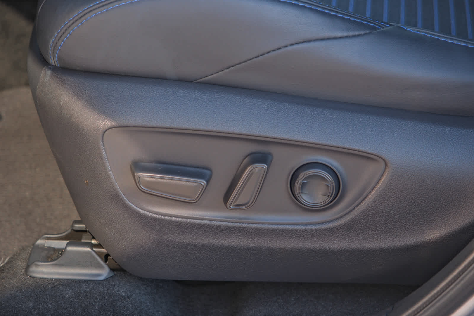 Thumbnail: 2023 Toyota RAV4 - 23
