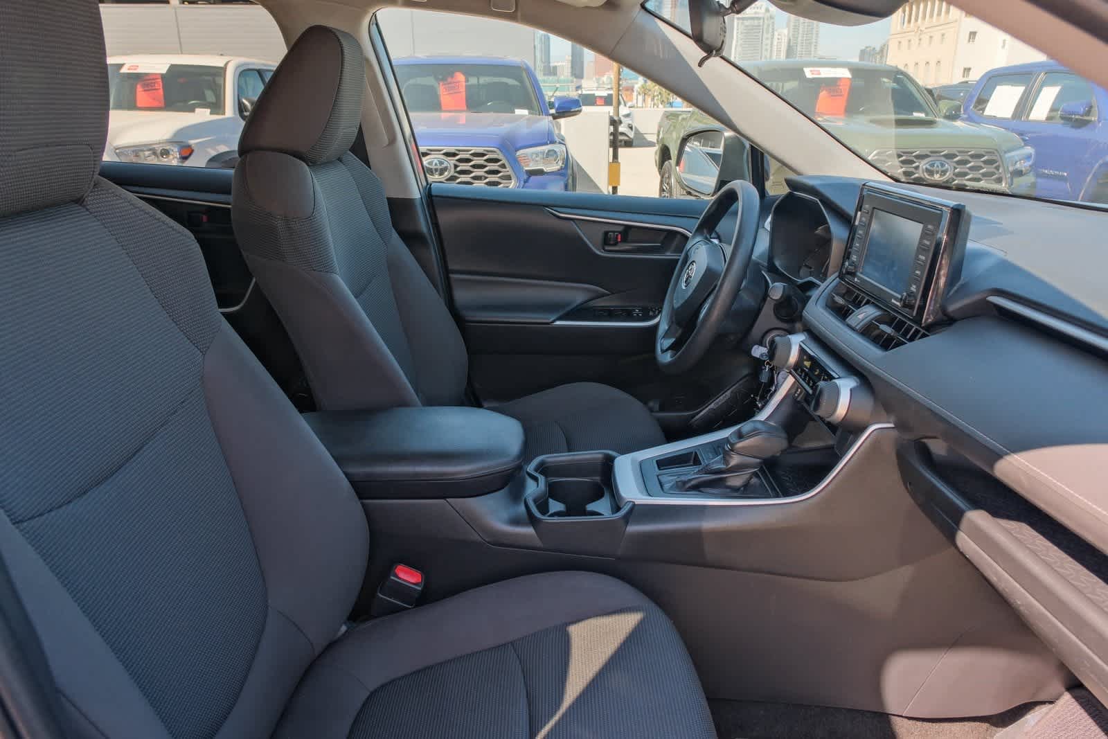 Thumbnail: 2020 Toyota RAV4 - 16