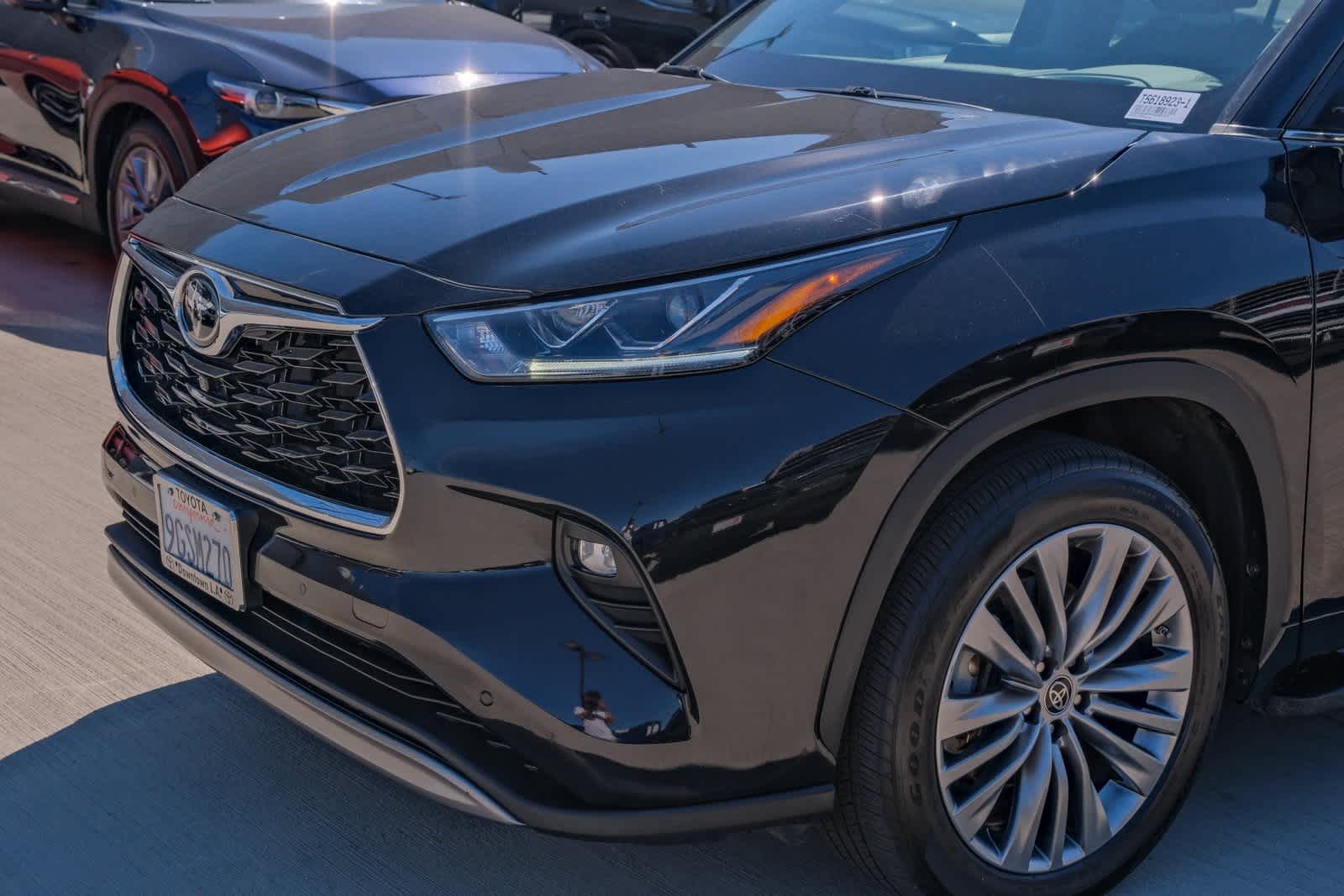 Thumbnail: 2023 Toyota Highlander - 9