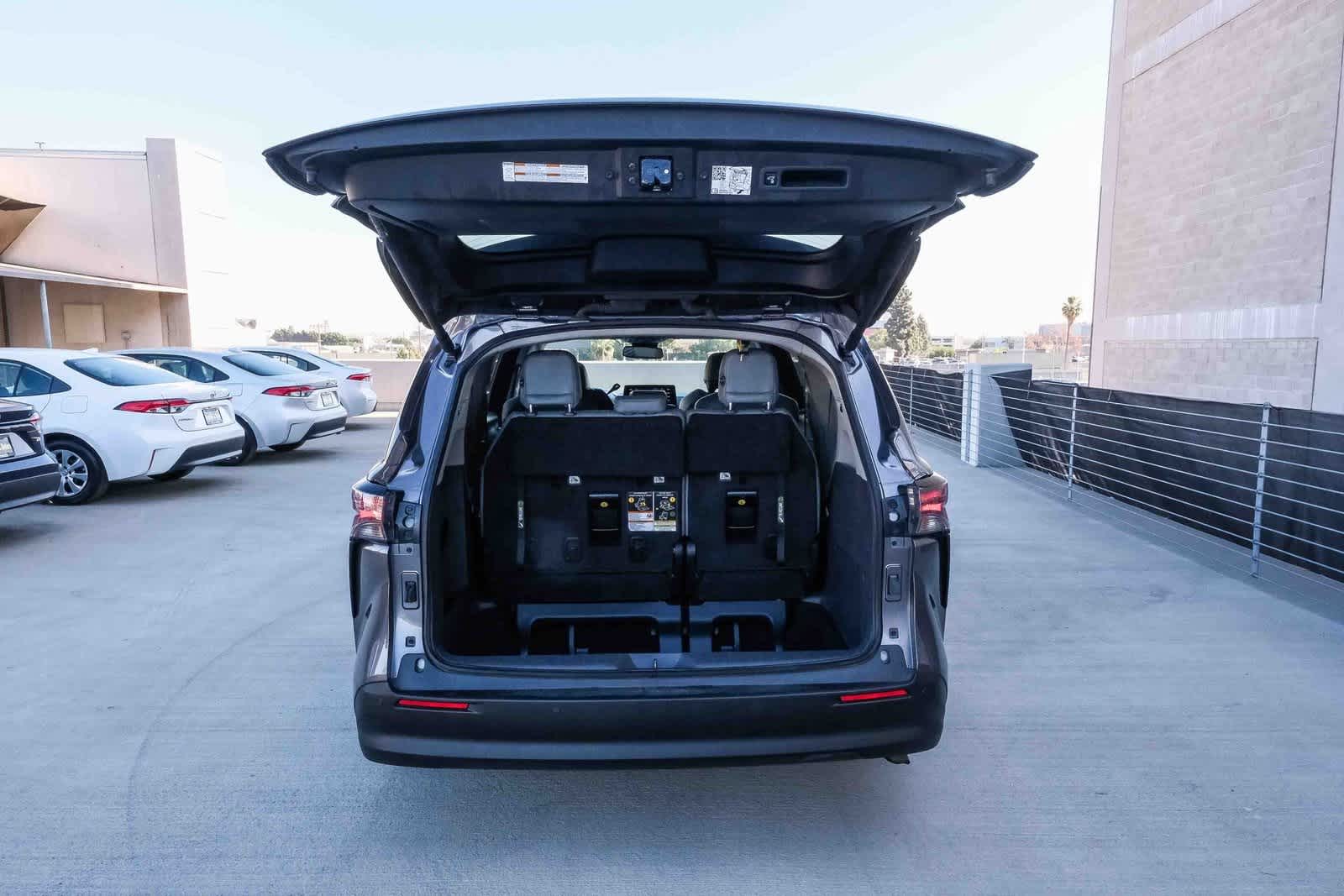 Thumbnail: 2023 Toyota Sienna - 26