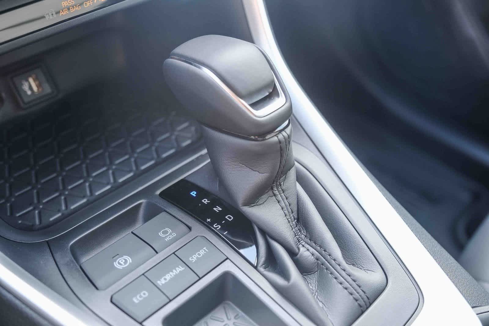 Thumbnail: 2025 Toyota RAV4 - 21