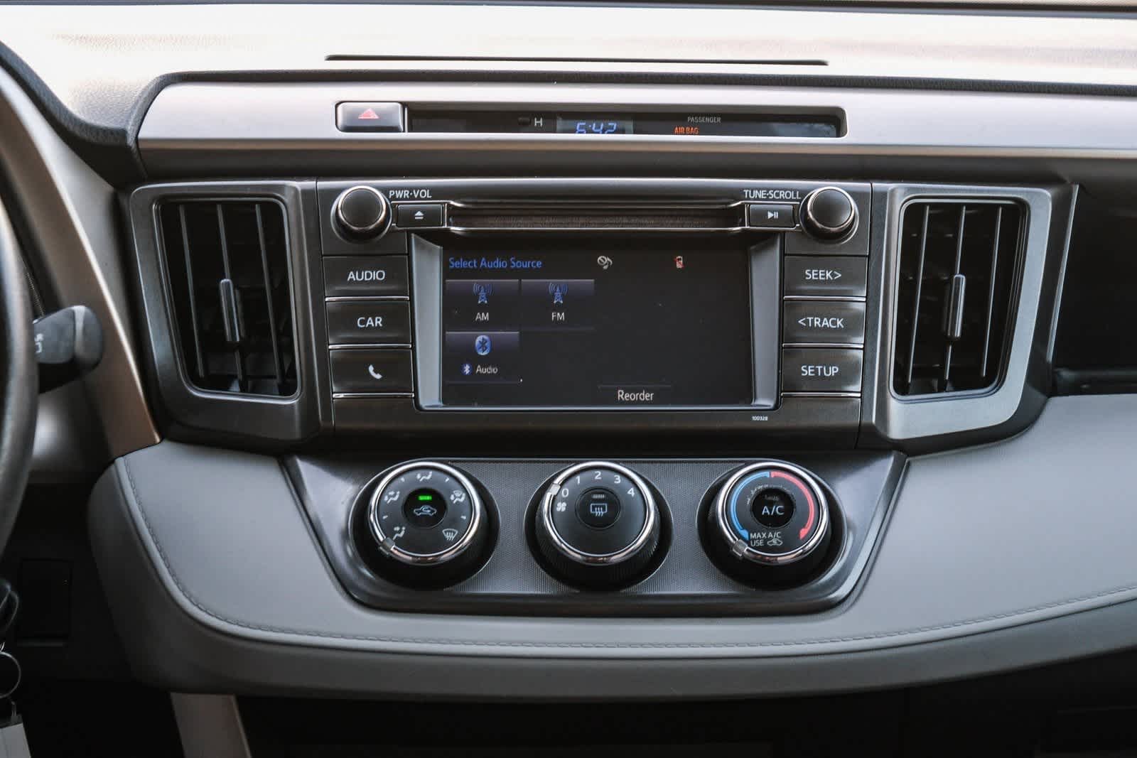 Thumbnail: 2015 Toyota RAV4 - 14