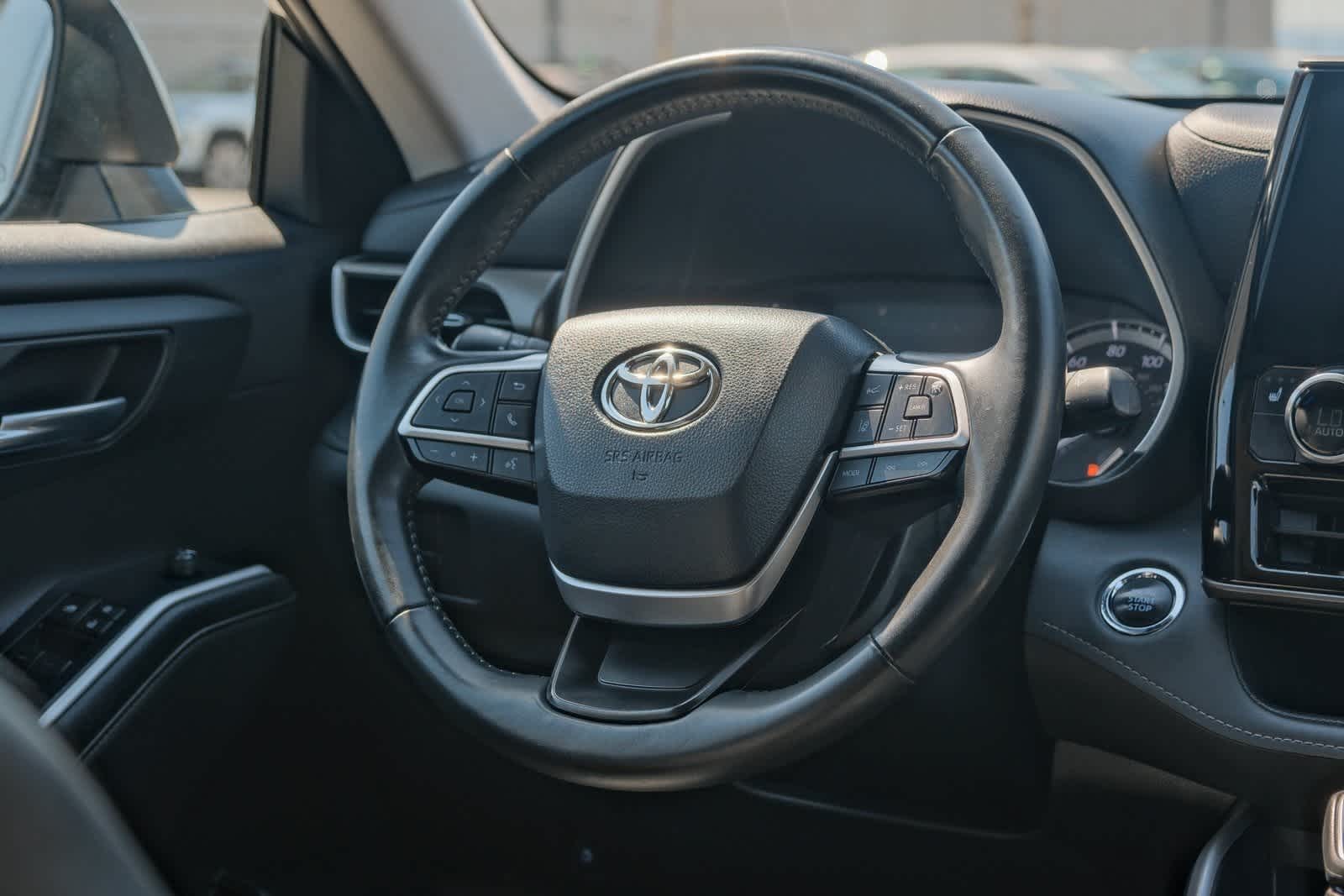 Thumbnail: 2022 Toyota Highlander - 16