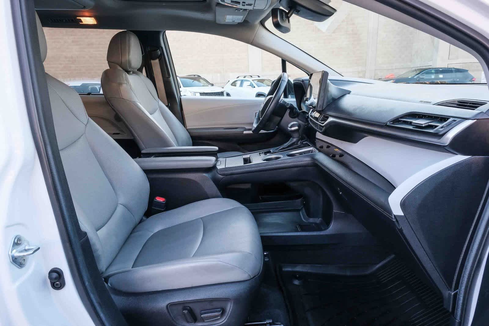 Thumbnail: 2025 Toyota Sienna - 18