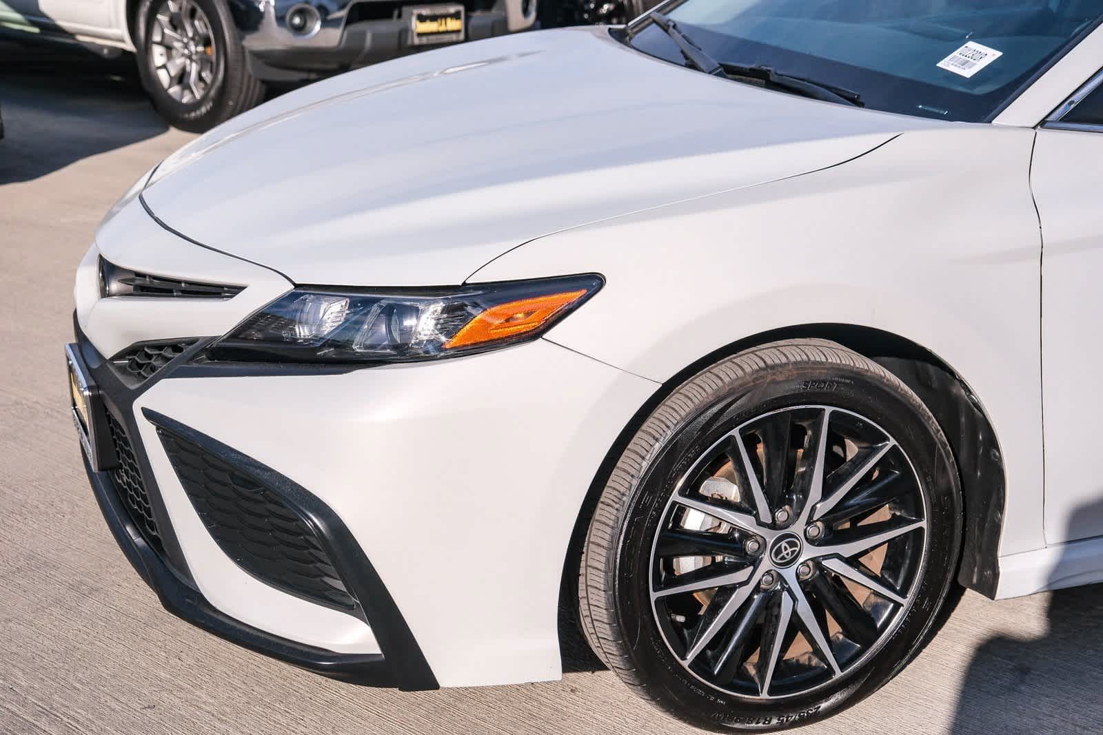 Thumbnail: 2022 Toyota Camry - 12