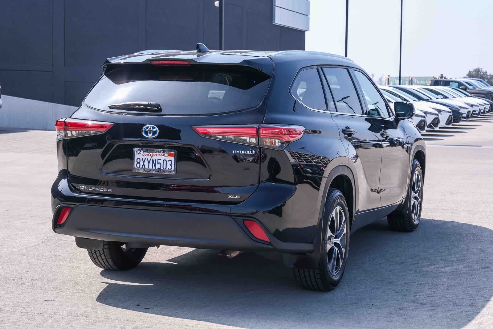 Thumbnail: 2021 Toyota Highlander - 4