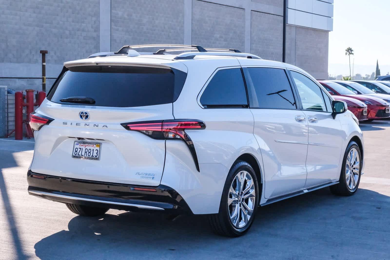 Thumbnail: 2022 Toyota Sienna - 4