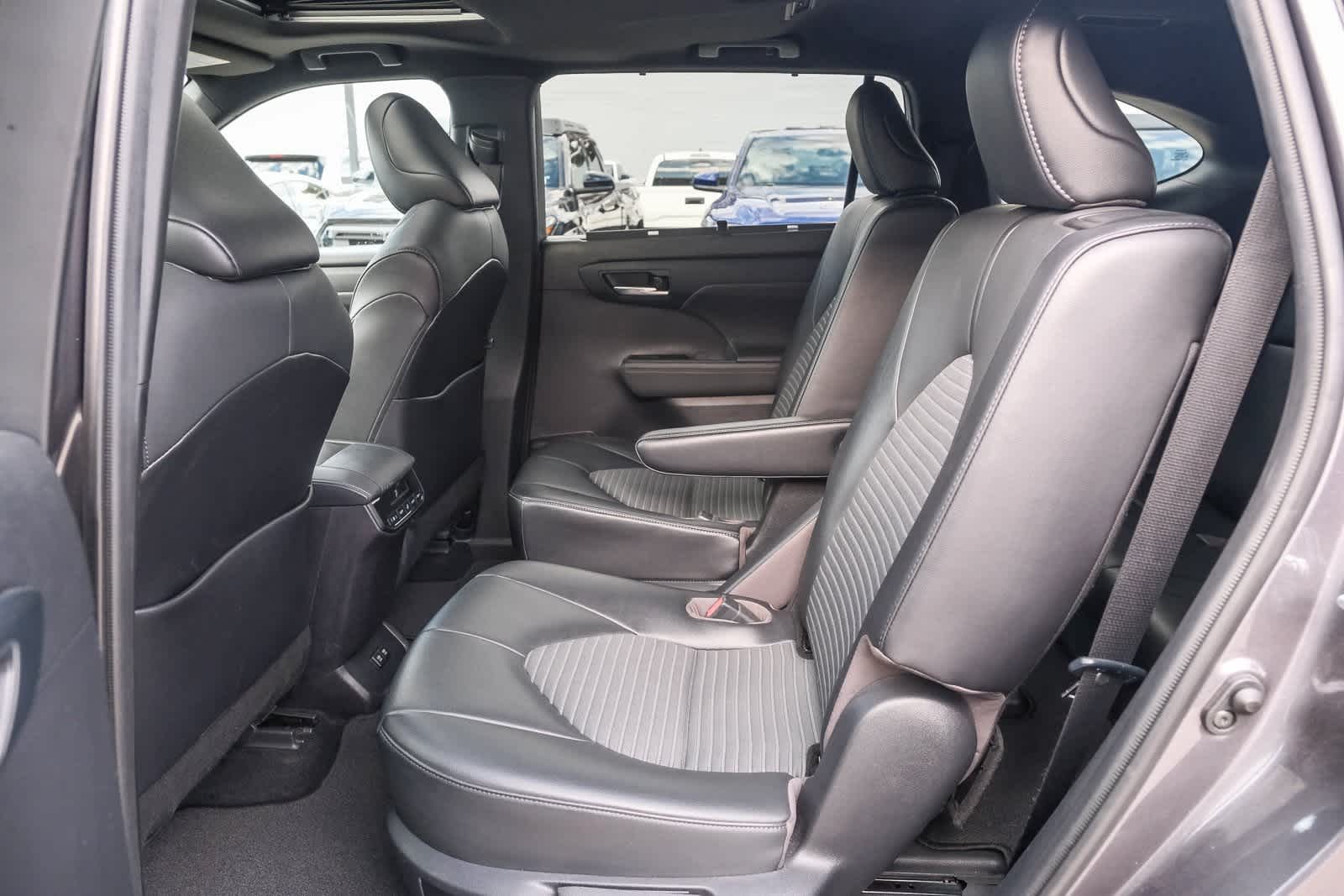 Thumbnail: 2021 Toyota Highlander - 17
