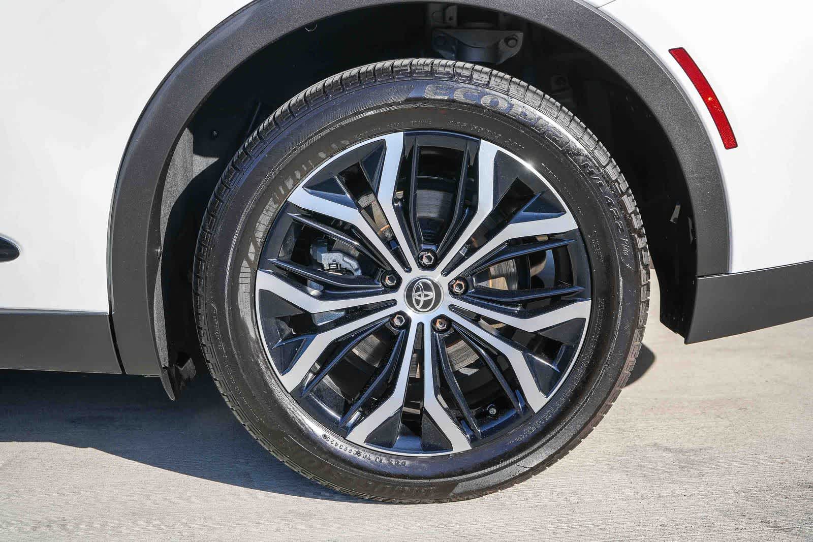 Thumbnail: 2023 Toyota Crown - 10