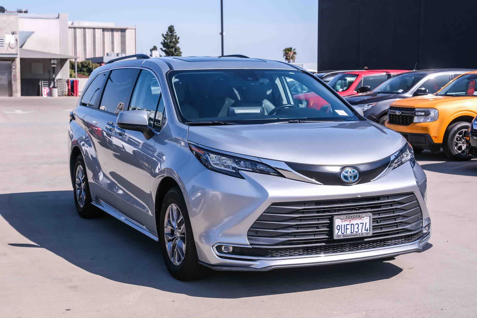 Thumbnail: 2023 Toyota Sienna - 3