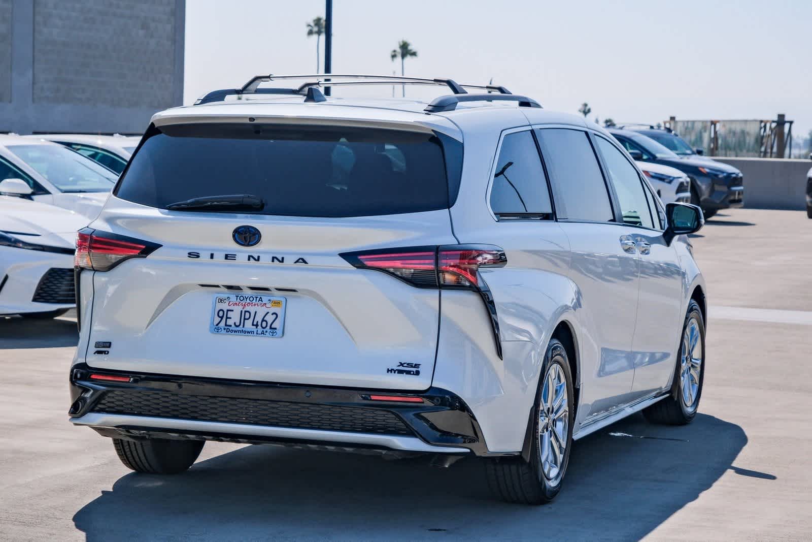 Thumbnail: 2023 Toyota Sienna - 4