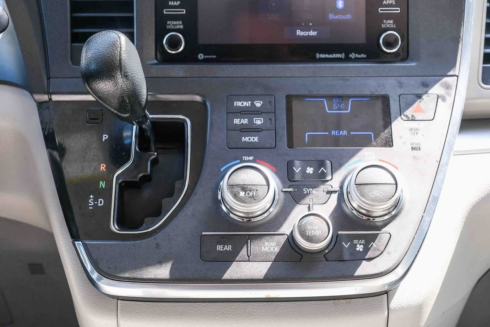 Thumbnail: 2019 Toyota Sienna - 16