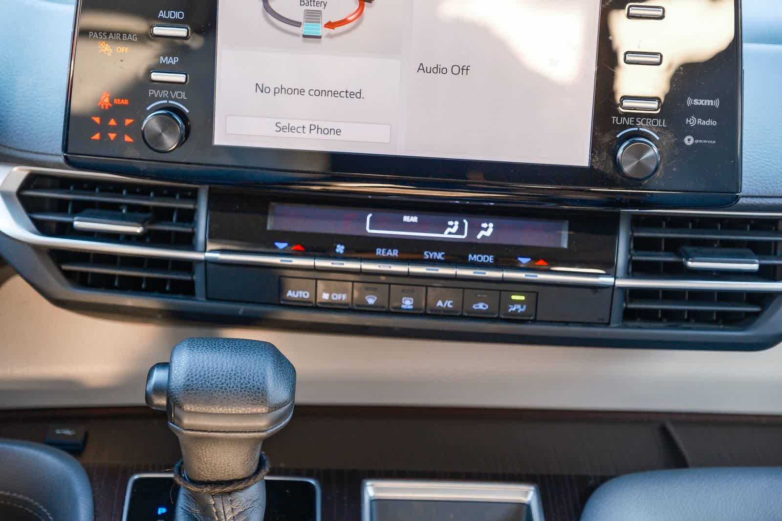 Thumbnail: 2021 Toyota Sienna - 16