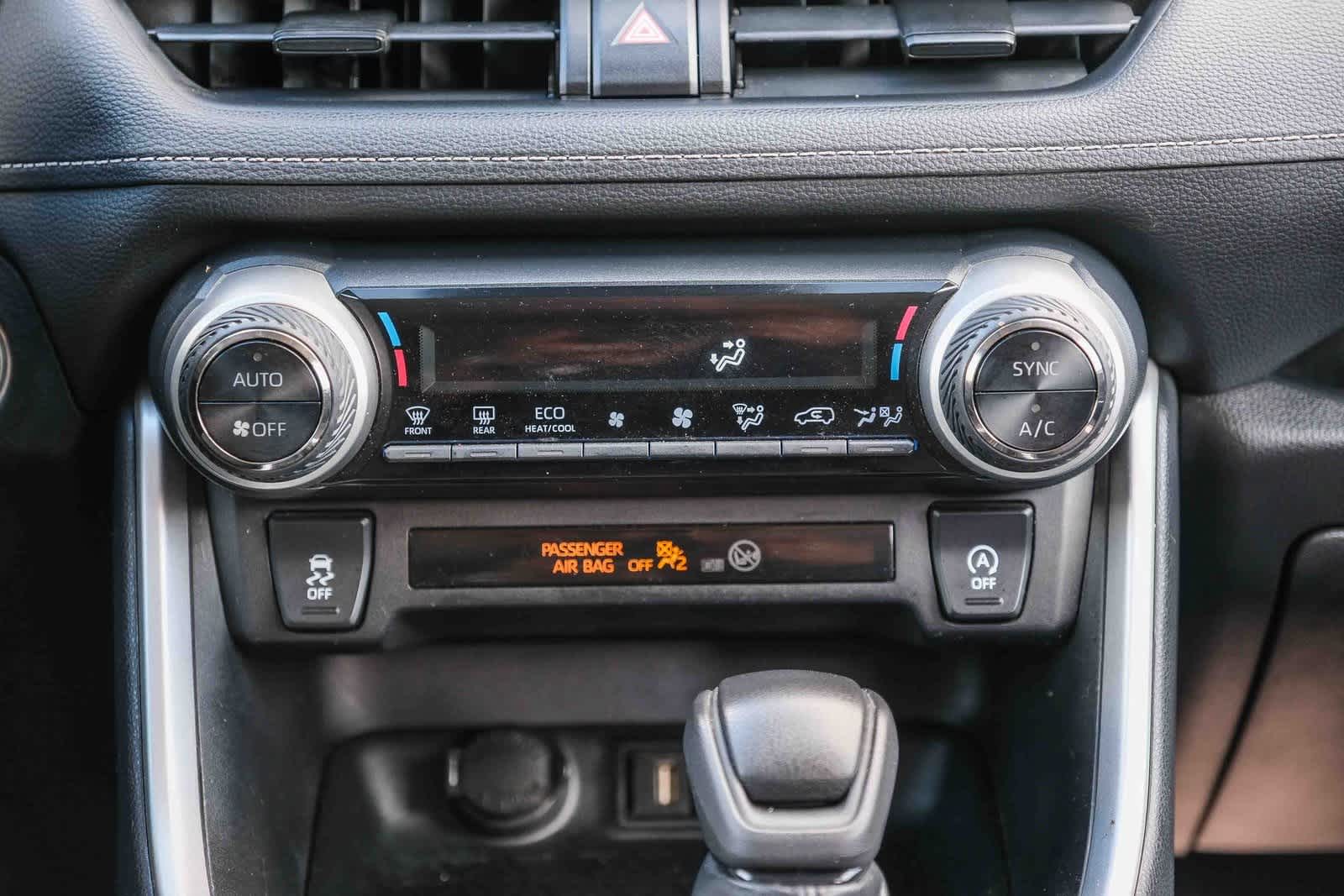 Thumbnail: 2021 Toyota RAV4 - 17