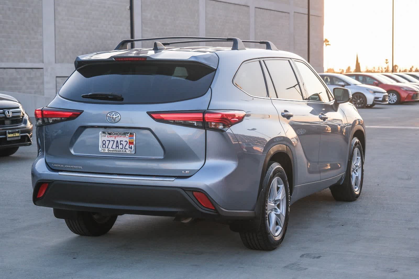 Thumbnail: 2022 Toyota Highlander - 4