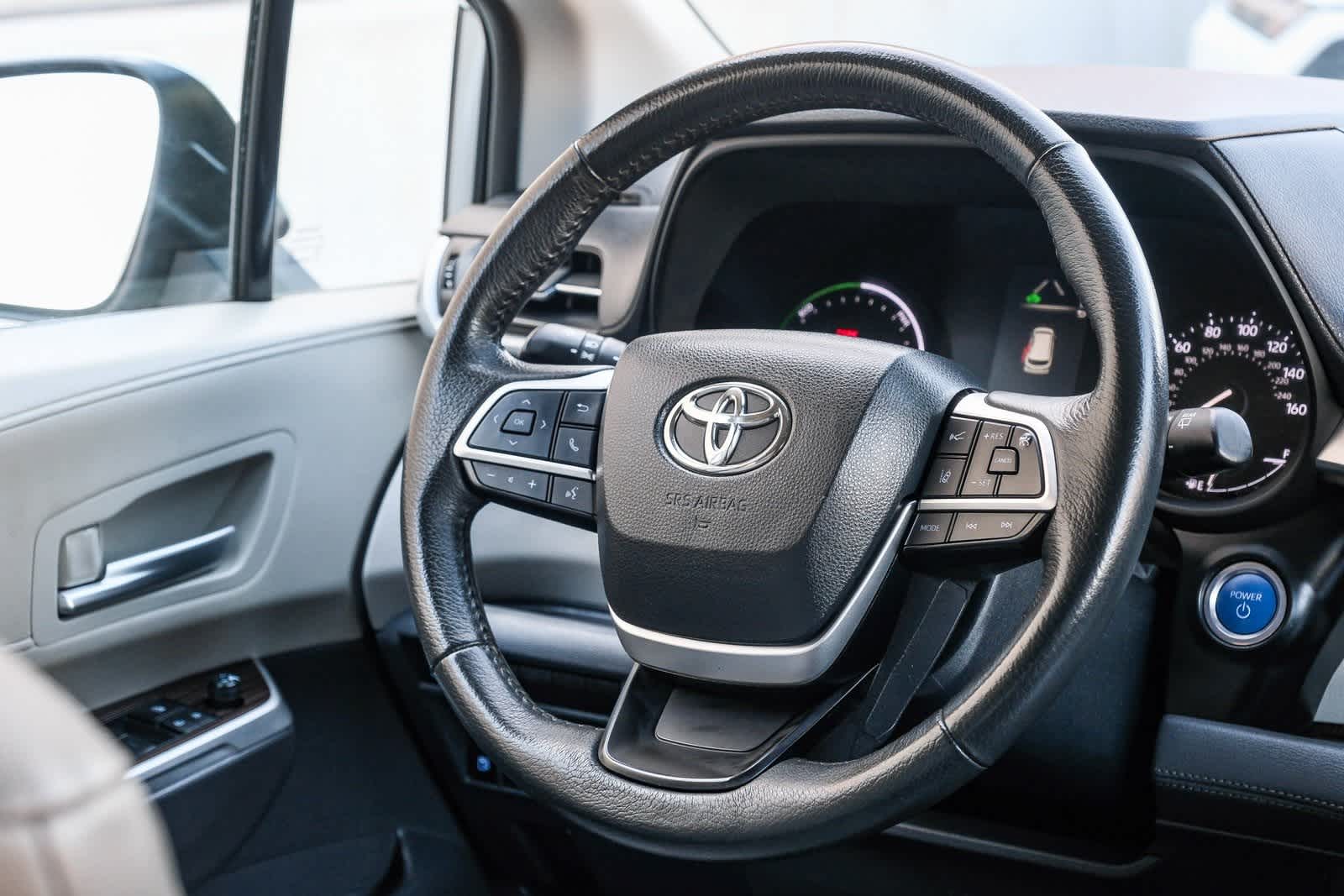 Thumbnail: 2022 Toyota Sienna - 16