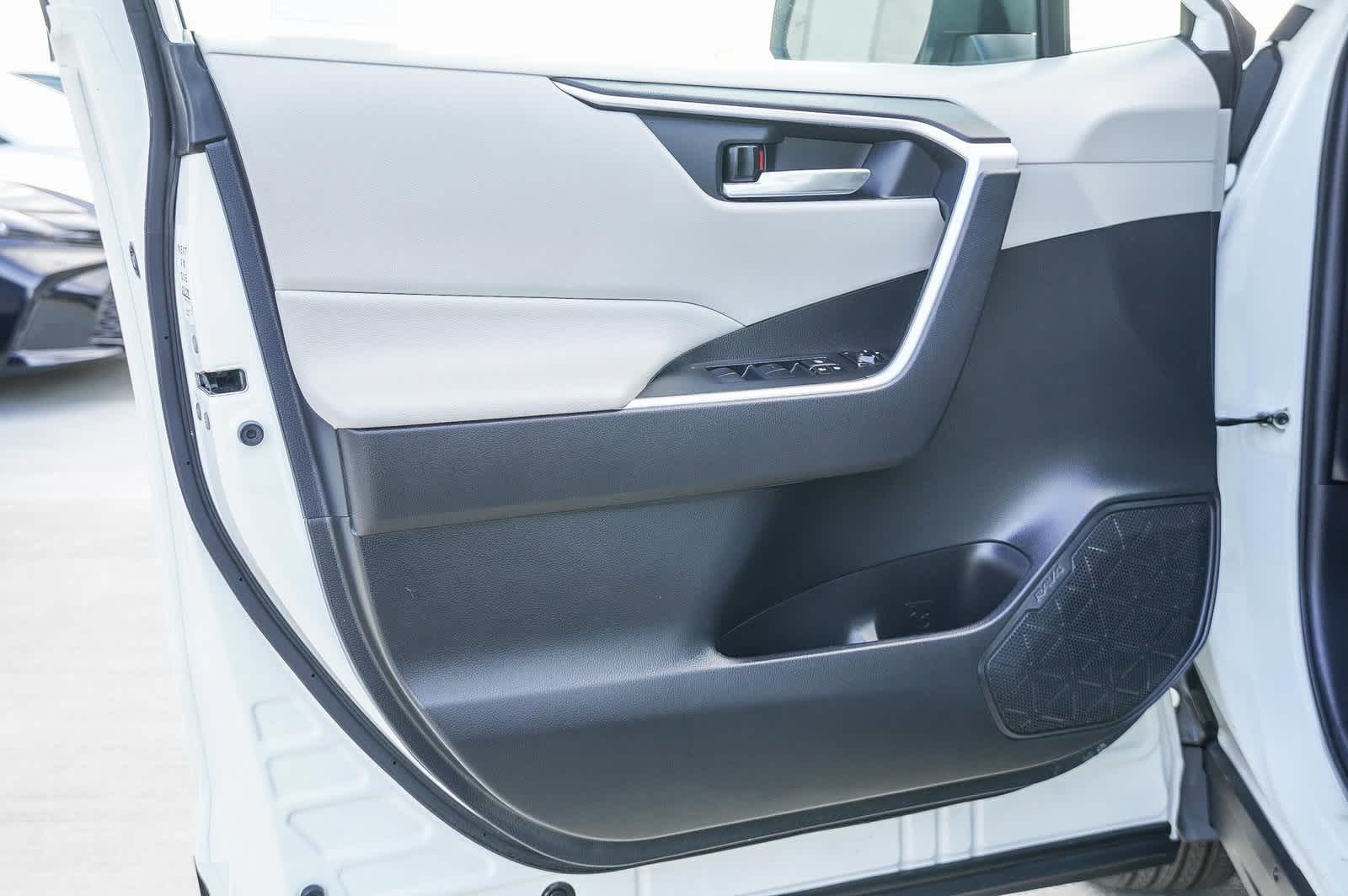 2021 Toyota RAV4 XLE 20