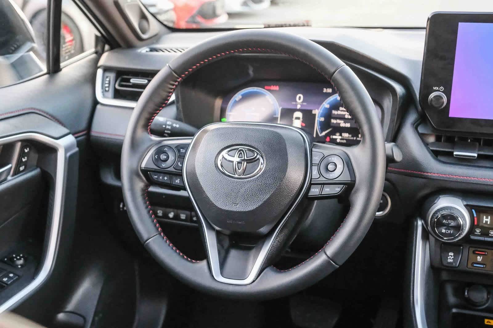 Thumbnail: 2025 Toyota RAV4 - 17