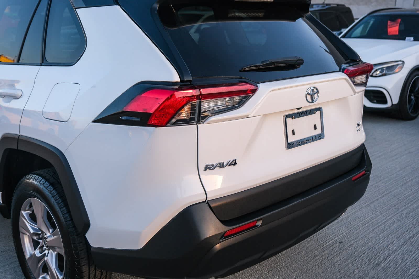 Thumbnail: 2022 Toyota RAV4 - 8