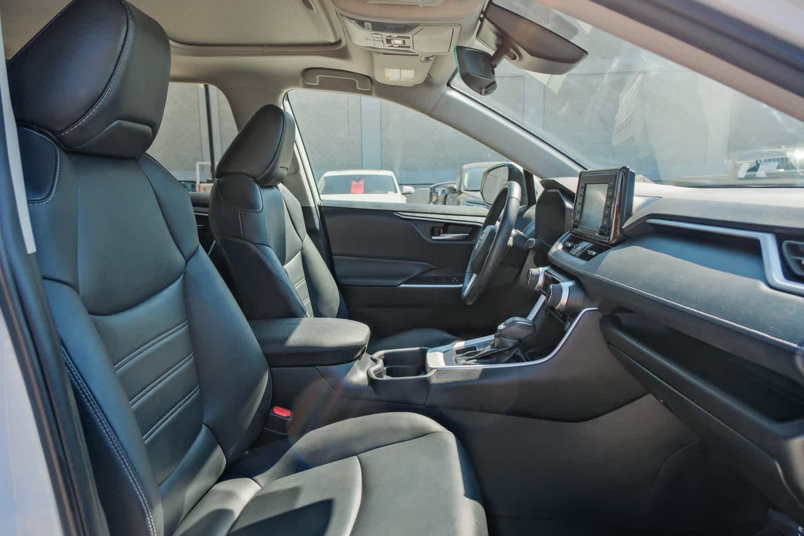 Thumbnail: 2021 Toyota RAV4 - 17