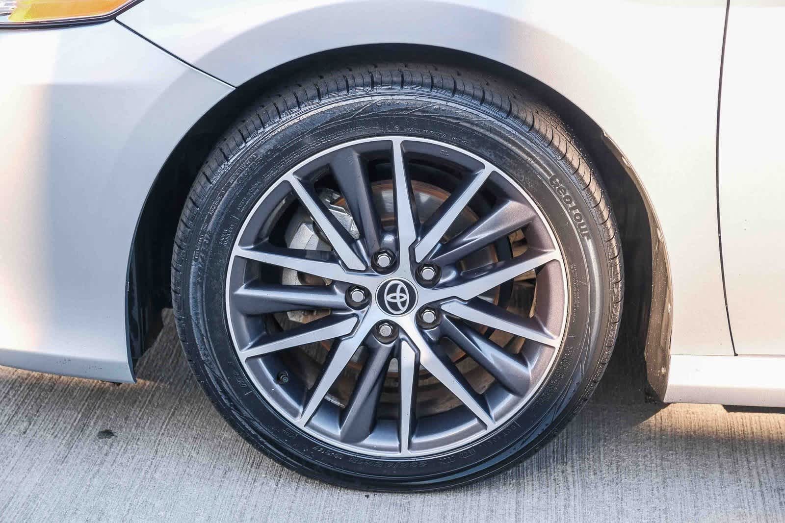 Thumbnail: 2023 Toyota Camry - 10