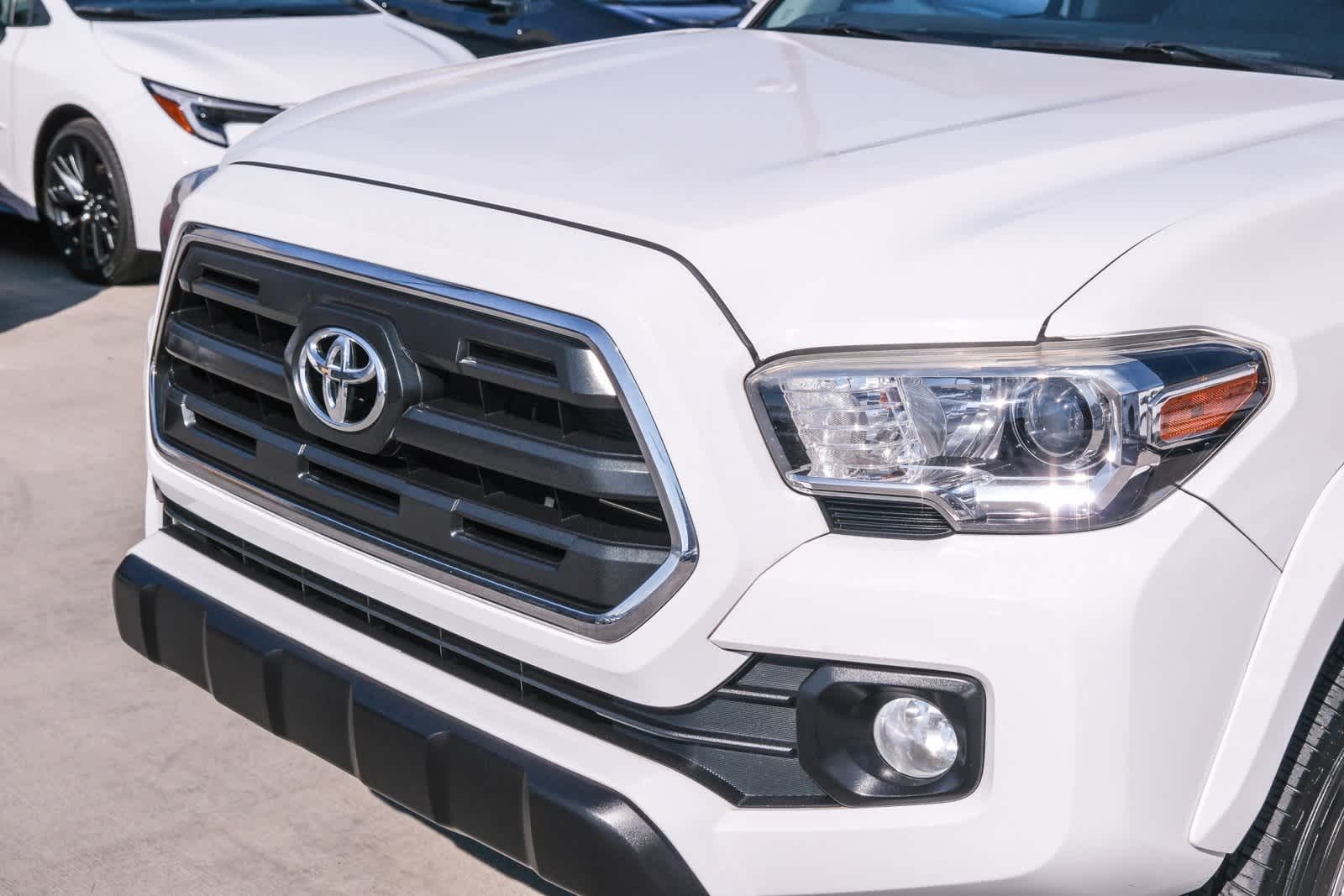 Thumbnail: 2017 Toyota Tacoma - 9