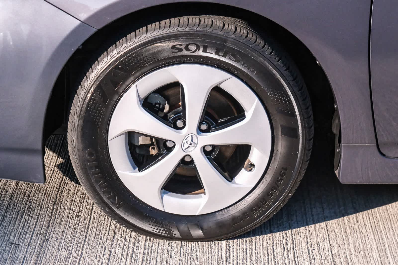 Thumbnail: 2015 Toyota Prius - 10